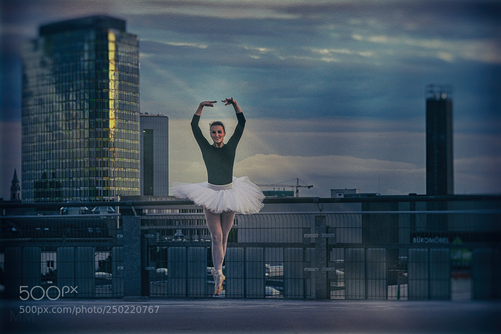 Nikon D700 sample photo. Dancelight photography