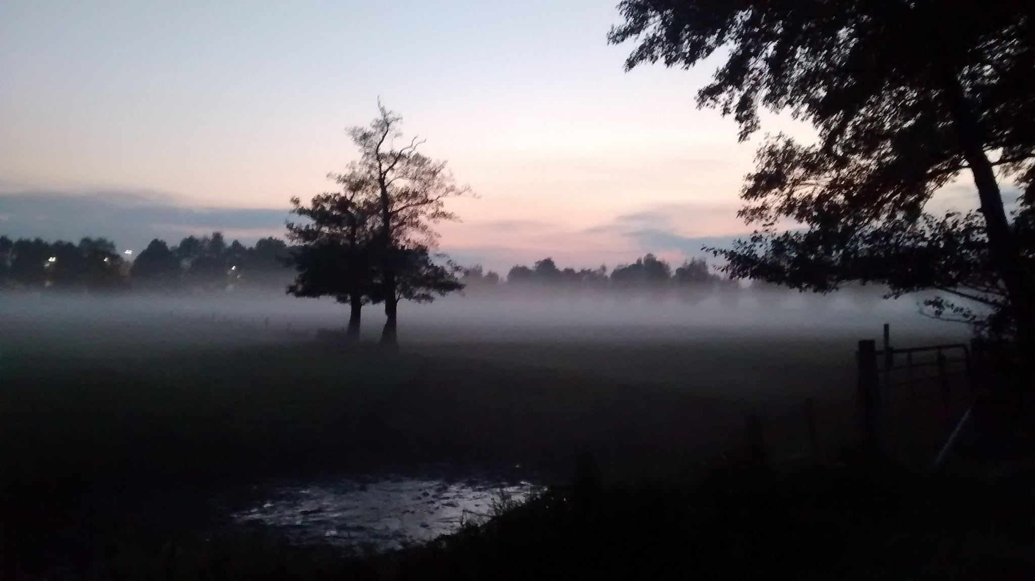 Motorola XT1032 sample photo. Misty evening photography