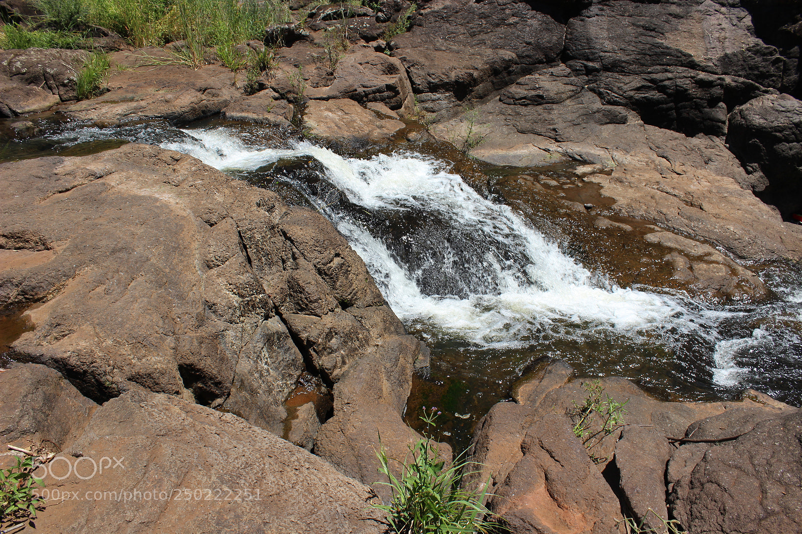 Canon EOS 600D (Rebel EOS T3i / EOS Kiss X5) sample photo. Running water photography