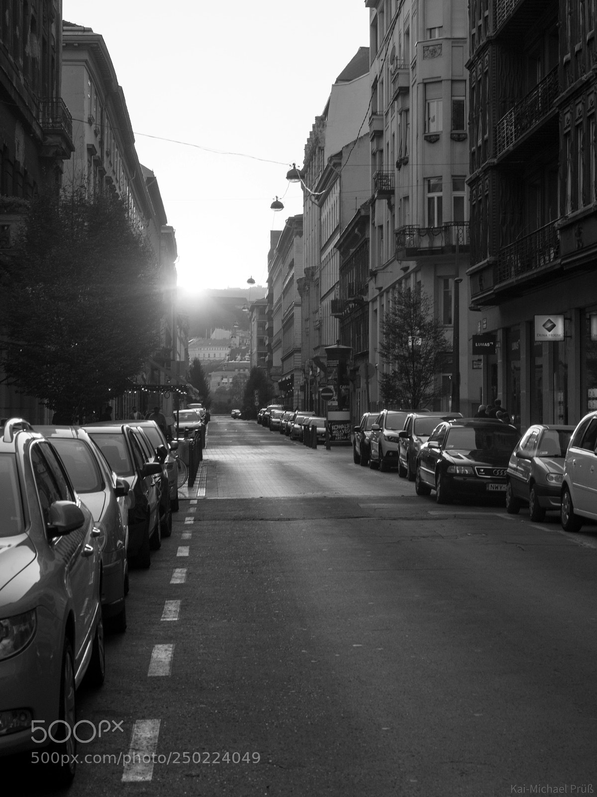 Olympus OM-D E-M10 II sample photo. Budapest street photography