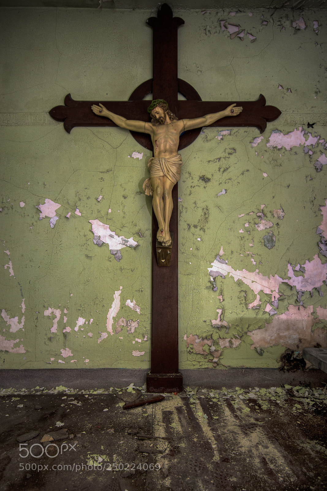 Nikon D5500 sample photo. 8ft tall abandoned crucifix photography