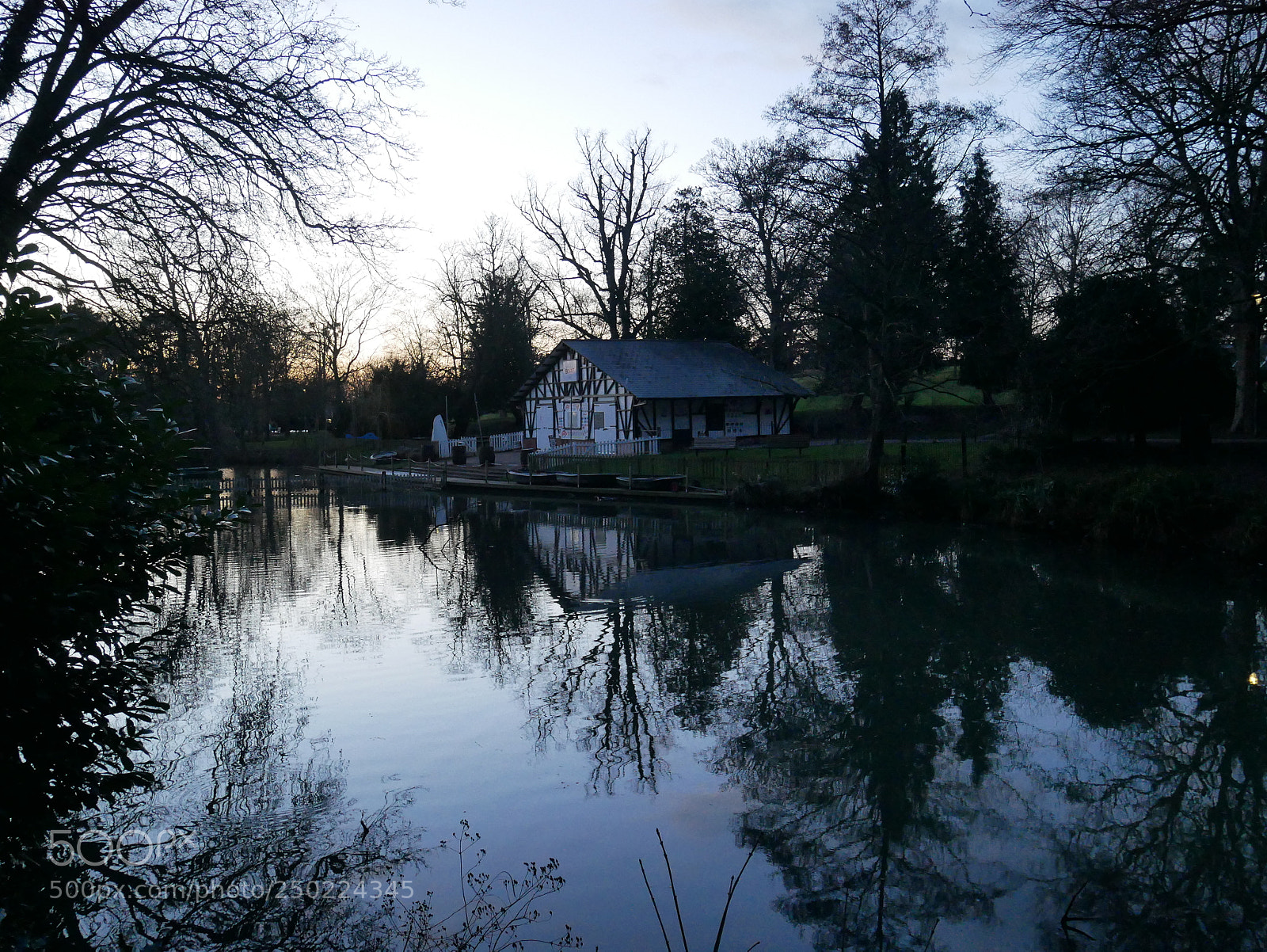 Panasonic Lumix DMC-GX85 (Lumix DMC-GX80 / Lumix DMC-GX7 Mark II) sample photo. Pittville park in cheltenham photography