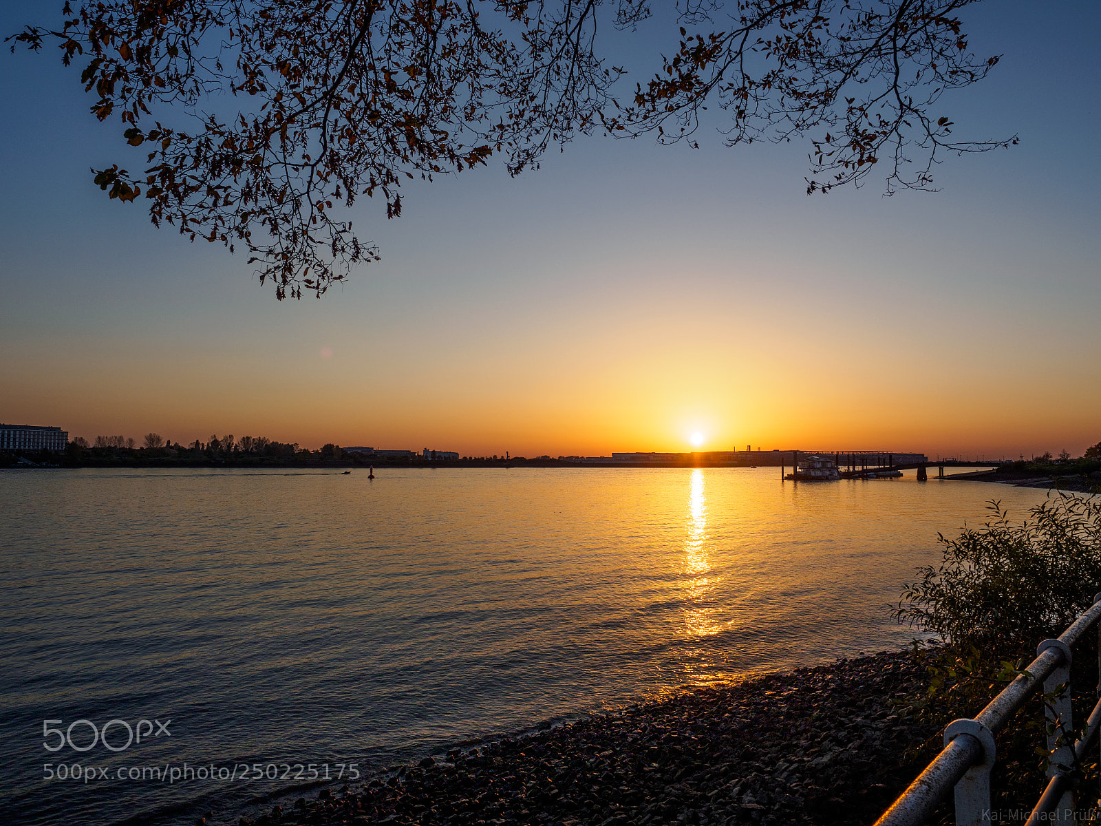 Olympus OM-D E-M10 II sample photo. Elbe sunset photography