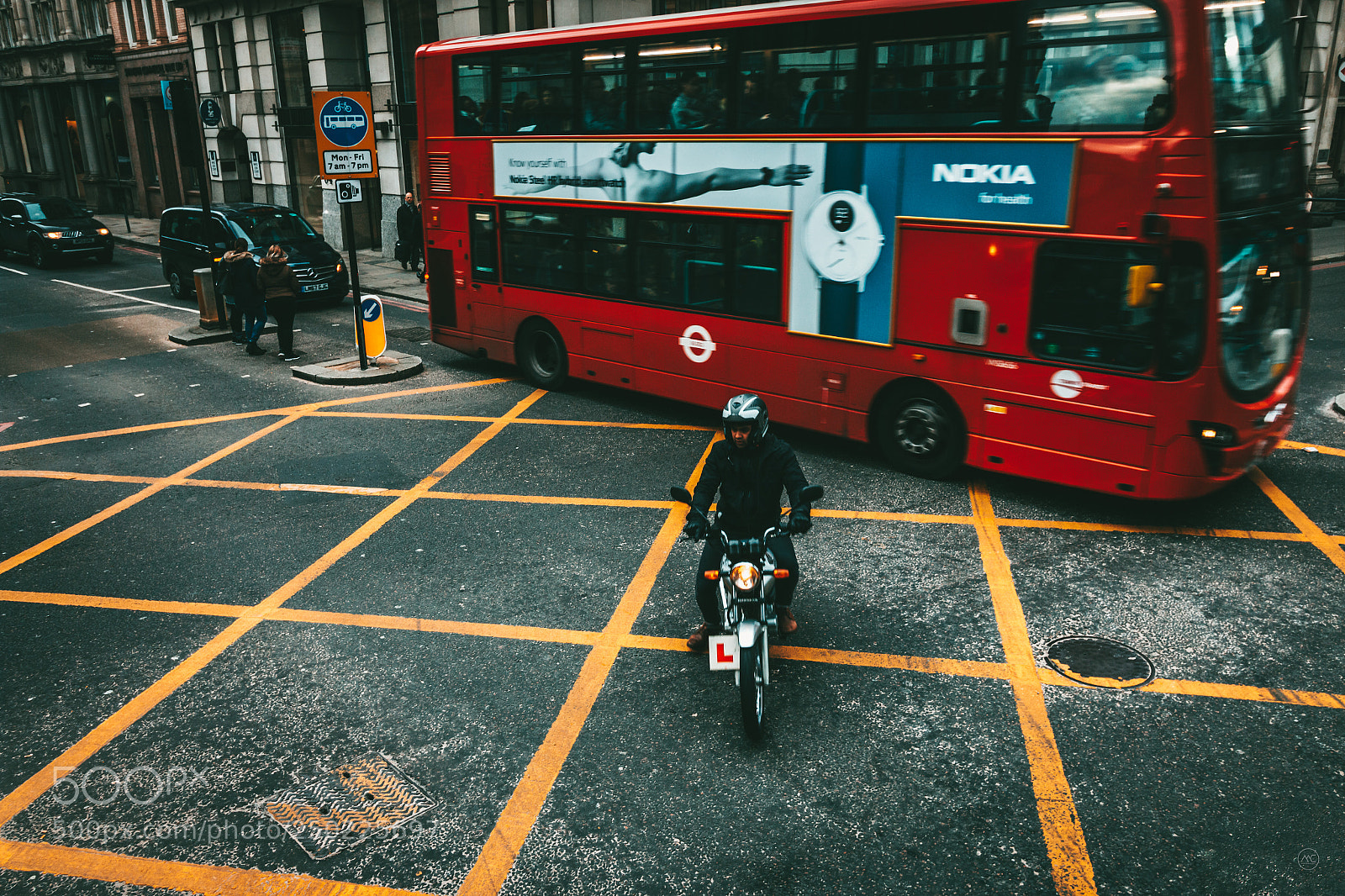 Canon EOS 70D sample photo. London traffic photography