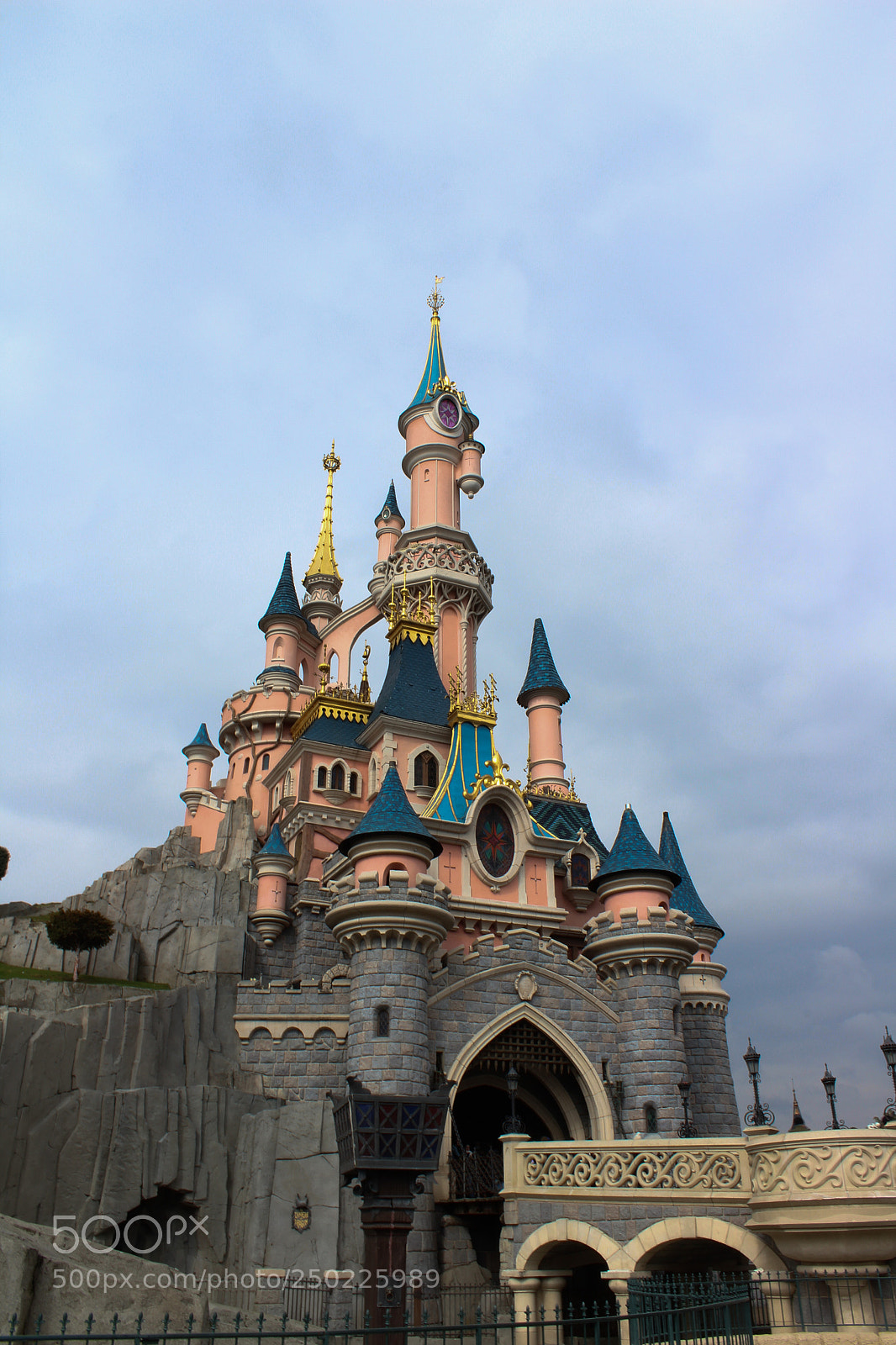 Canon EOS 1300D (EOS Rebel T6 / EOS Kiss X80) sample photo. Sleeping beauty's castle photography