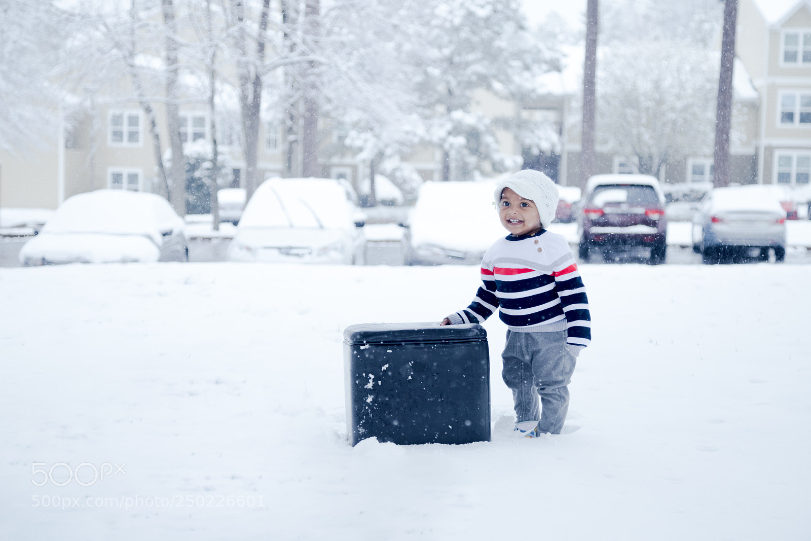 Canon EOS 6D Mark II sample photo. Playing in snow is photography