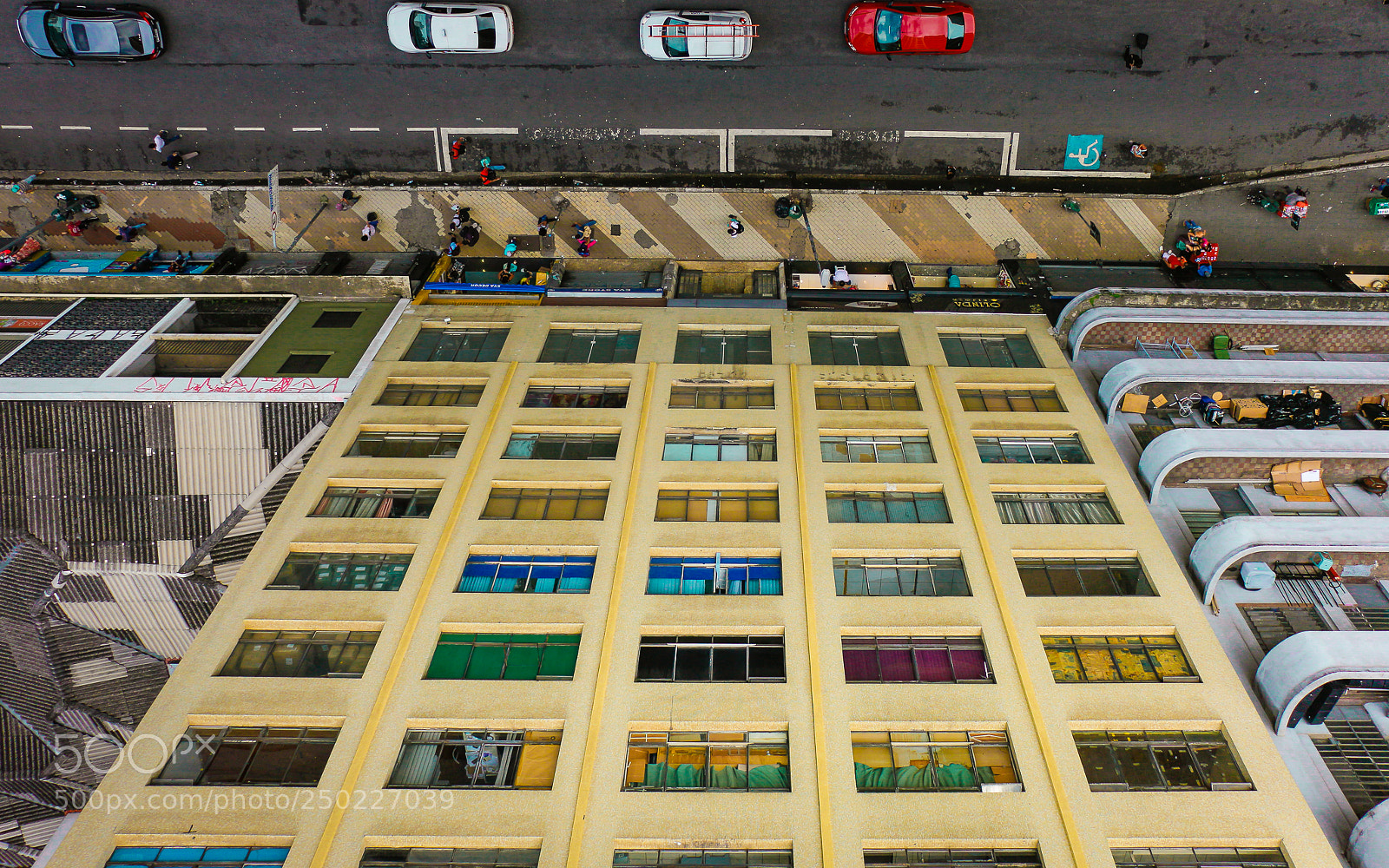 Canon EOS 700D (EOS Rebel T5i / EOS Kiss X7i) sample photo. Street windows photography