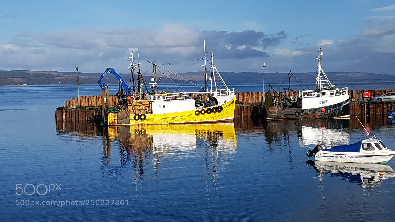 Samsung Galaxy S7 Edge sample photo. Carradale harbour photography