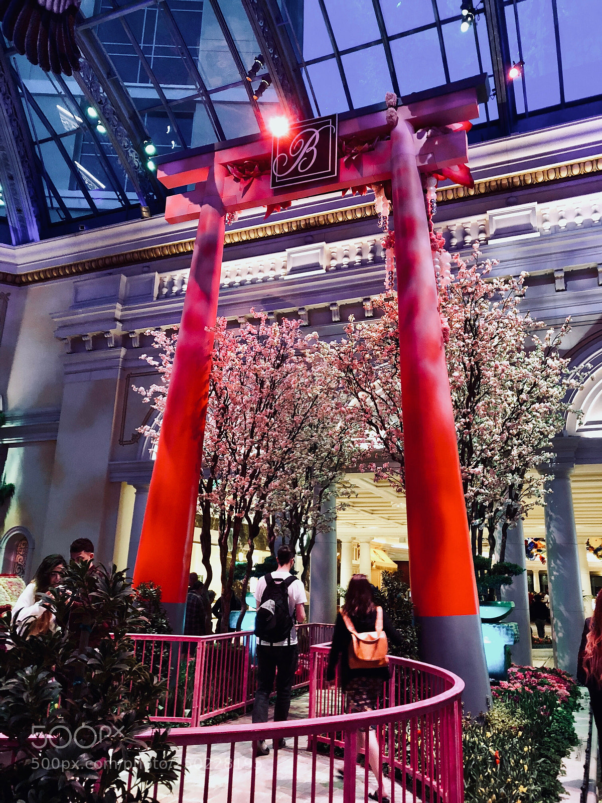 Apple iPhone 8 Plus sample photo. Bellagio arches photography