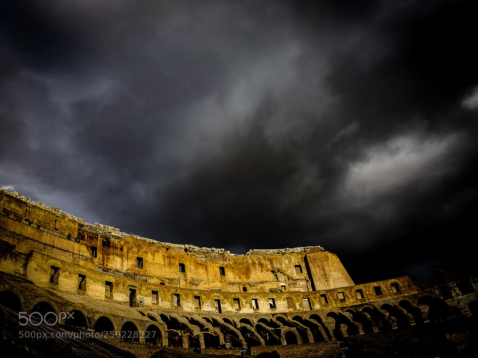 Samsung Galaxy S8 sample photo. Colosseo light and clouds photography