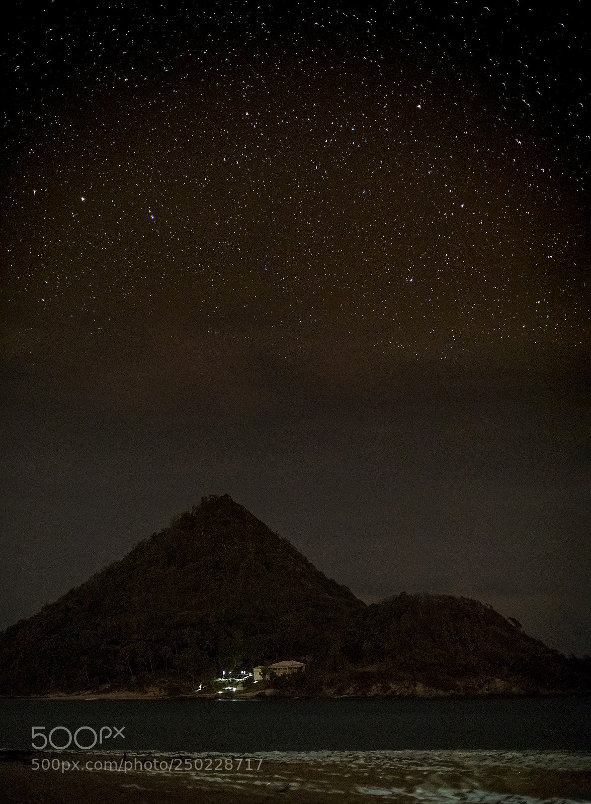 Canon EOS 5D Mark IV sample photo. Starry island idyllic photography