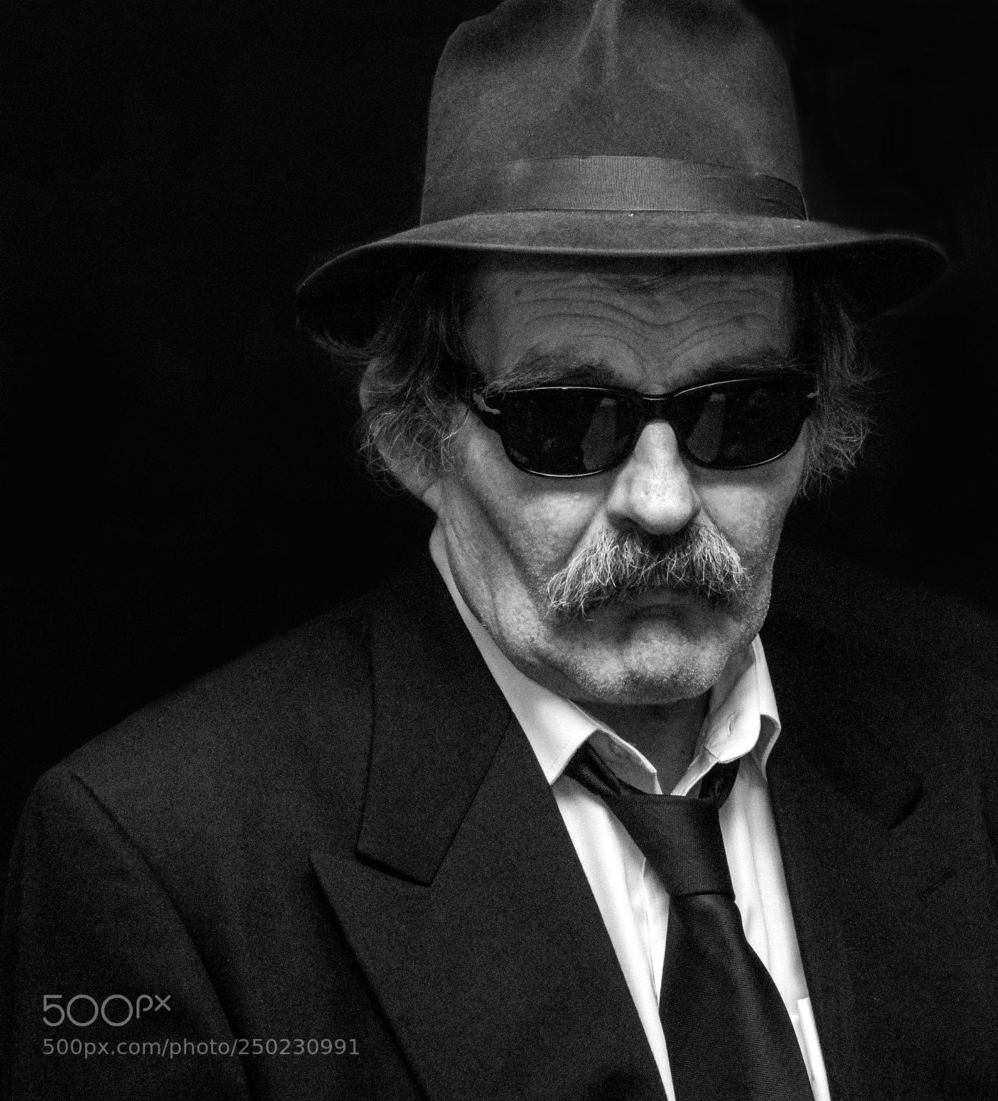 Nikon D90 sample photo. Sharp dreed man photography