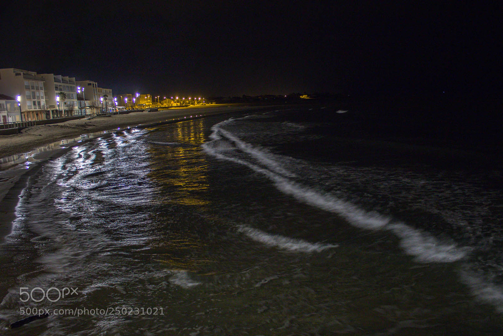 Canon EOS 600D (Rebel EOS T3i / EOS Kiss X5) sample photo. Night waves photography