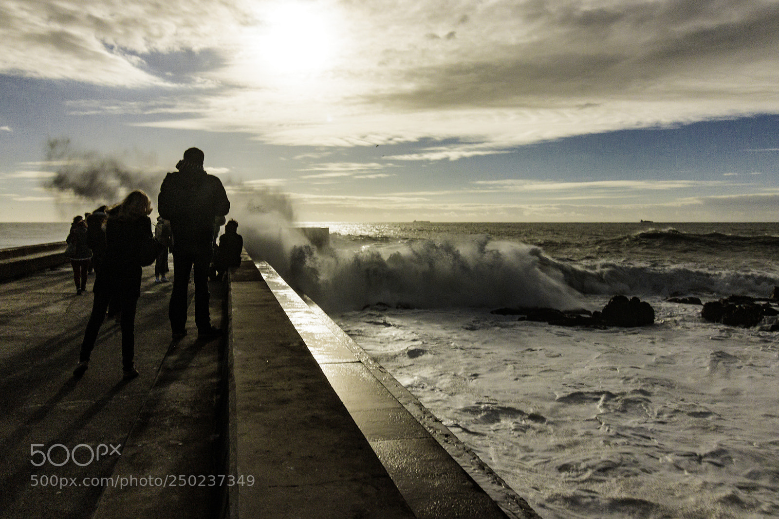 Canon EOS 80D sample photo. Lighthouse waves photography