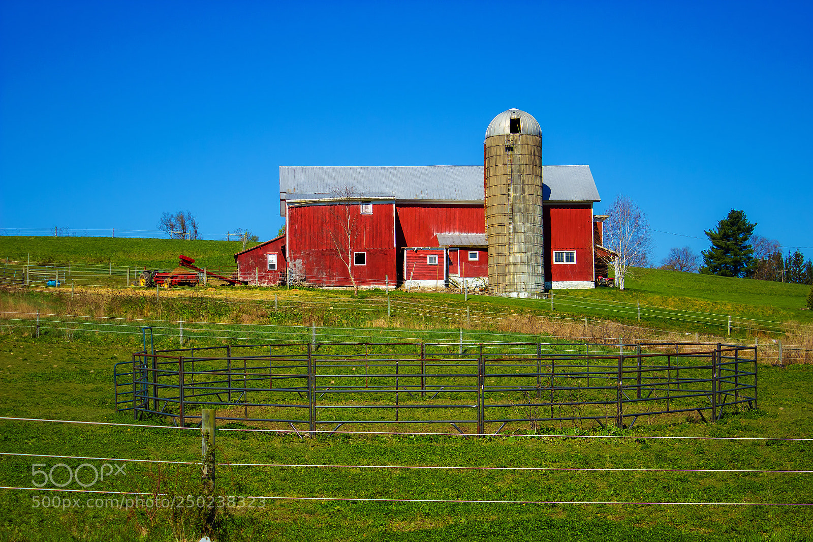 Canon EOS 600D (Rebel EOS T3i / EOS Kiss X5) sample photo. Cattle pen with red photography