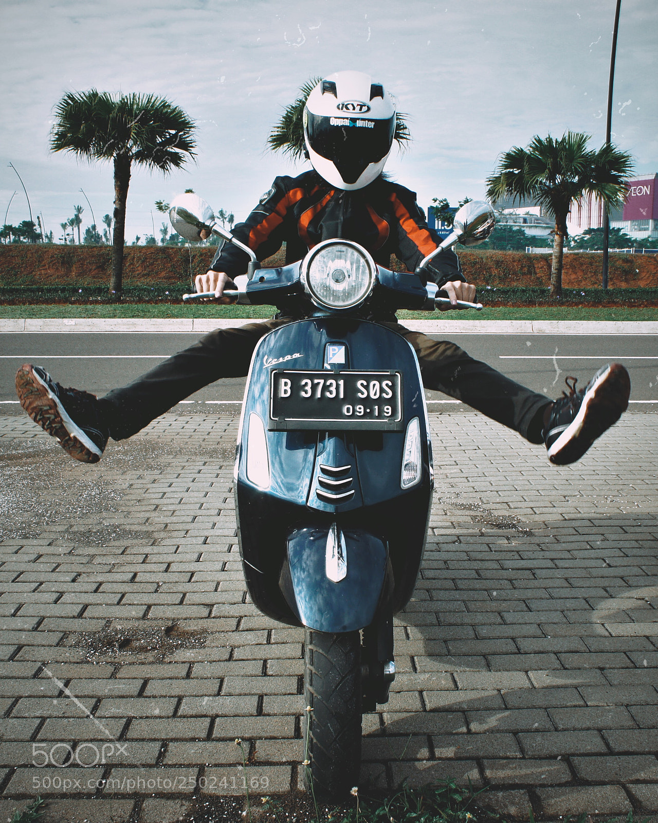 Sony Alpha NEX-5 sample photo. Having fun with vespa photography