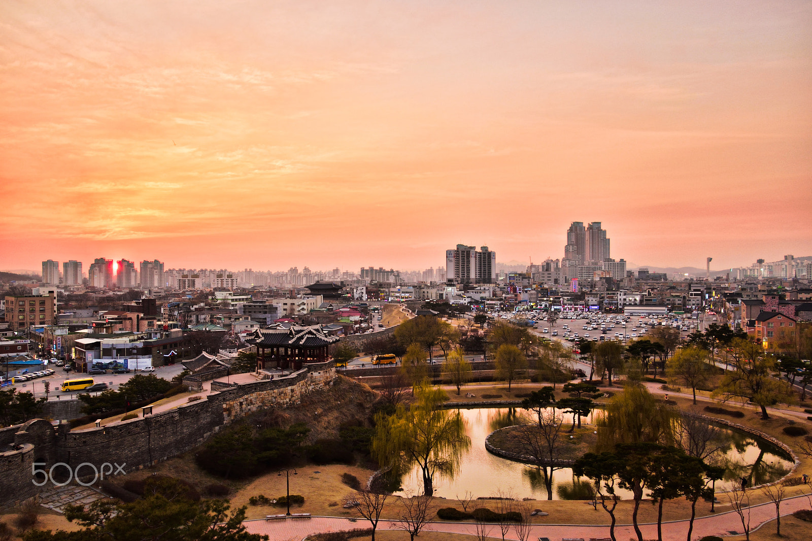 Nikon D5500 + Tamron 16-300mm F3.5-6.3 Di II VC PZD Macro sample photo. The sunset of the city photography