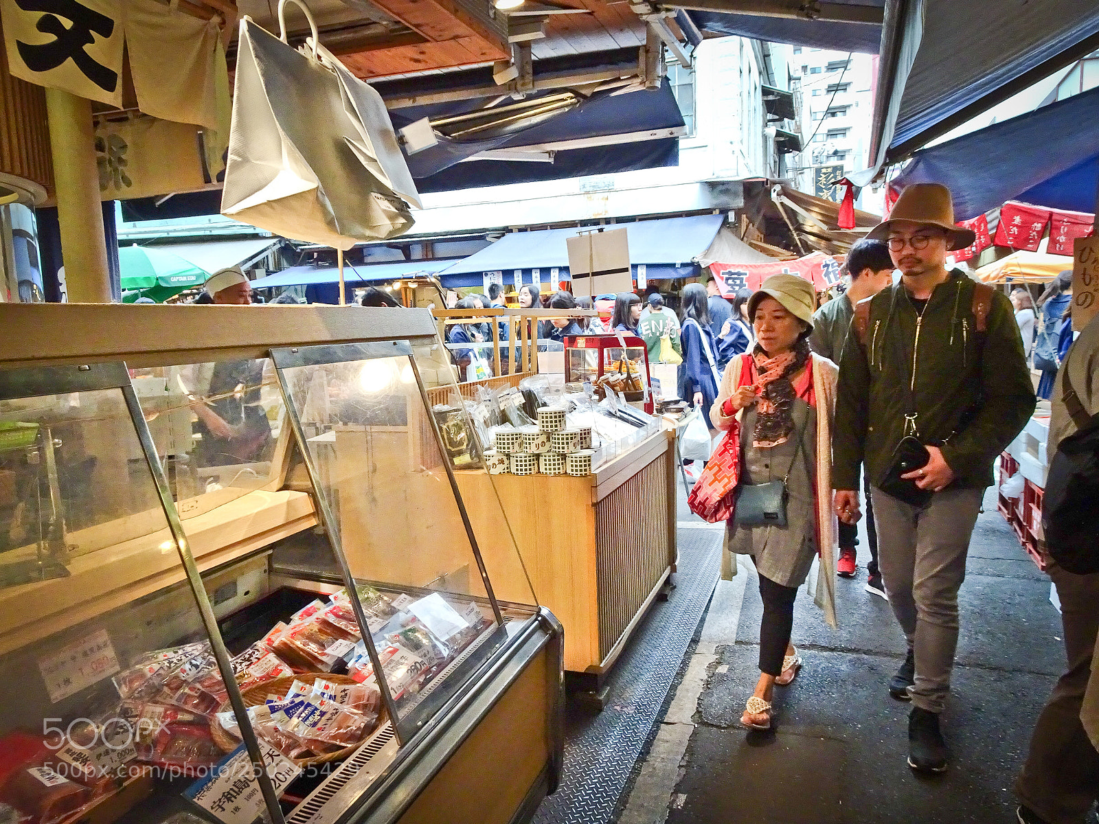 Sony Cyber-shot DSC-HX80 sample photo. Painterly tsukiji fish market photography