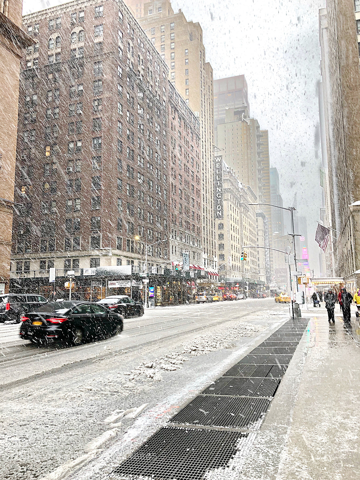 Apple iPhone X sample photo. Street scene, snow photography