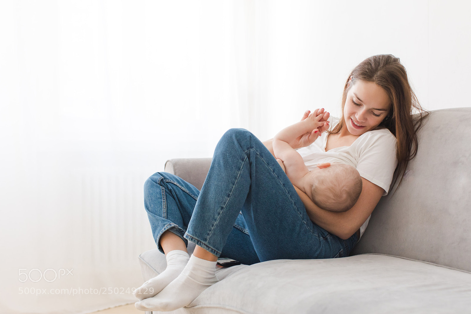 Canon EOS 5D Mark IV sample photo. Mother breastfeeding baby sitting photography