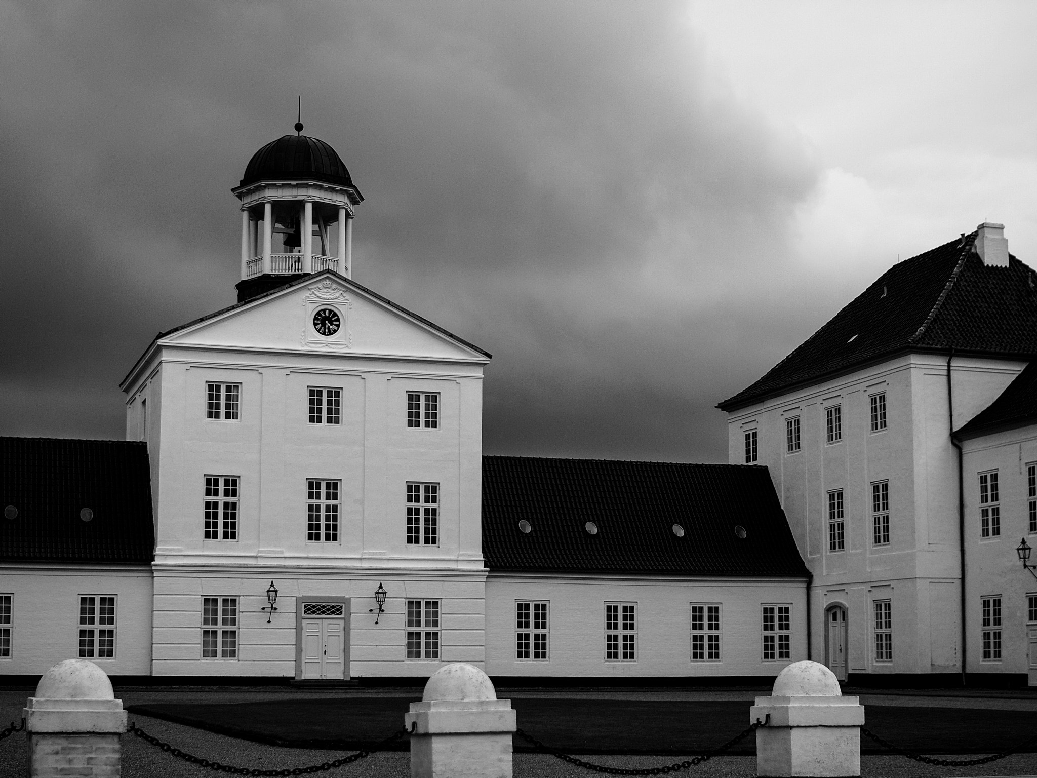 Olympus E-5 sample photo. Schloss und die aufziehenden wolken... photography