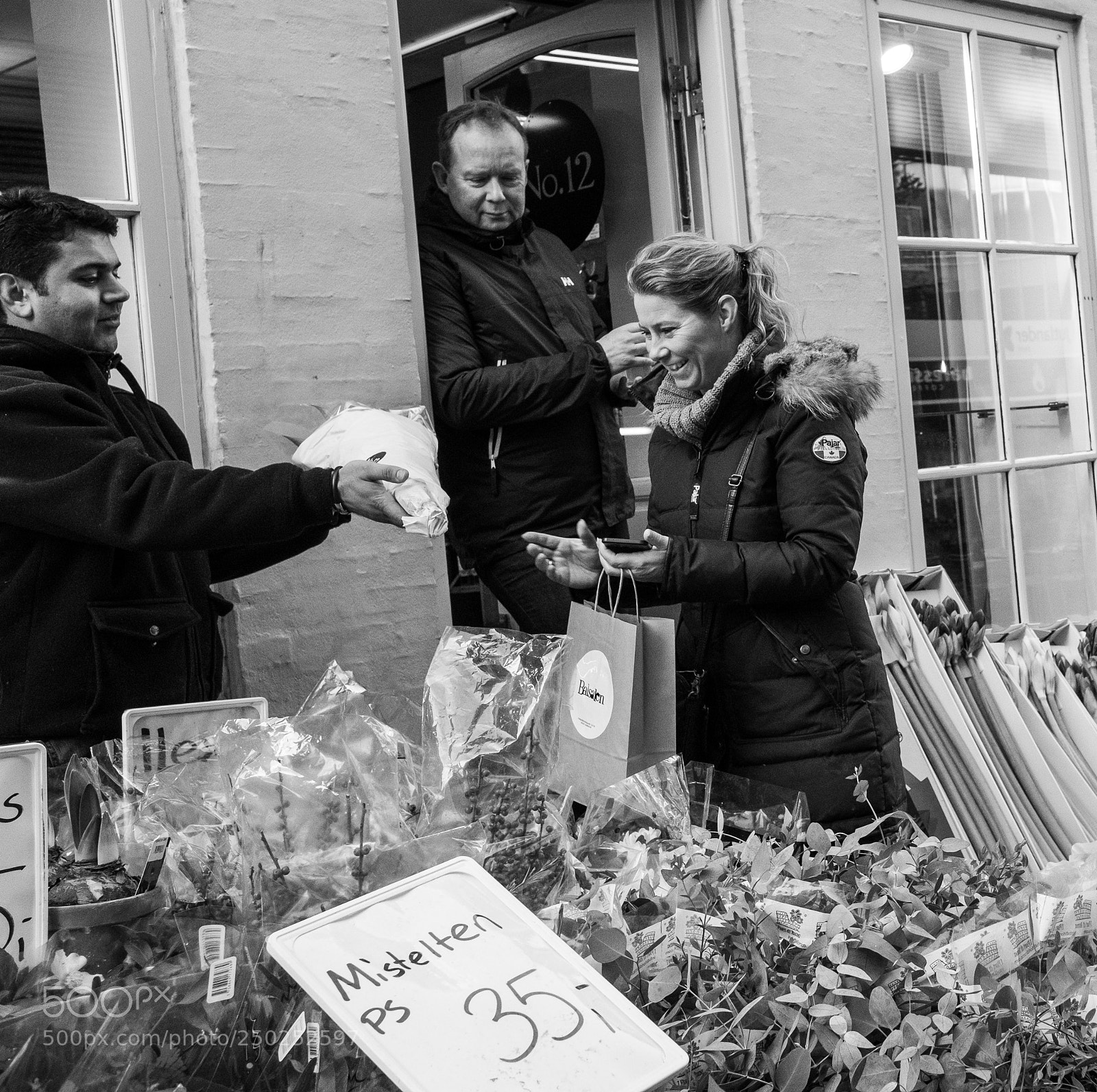 Fujifilm X-T20 sample photo. Buying flowers photography