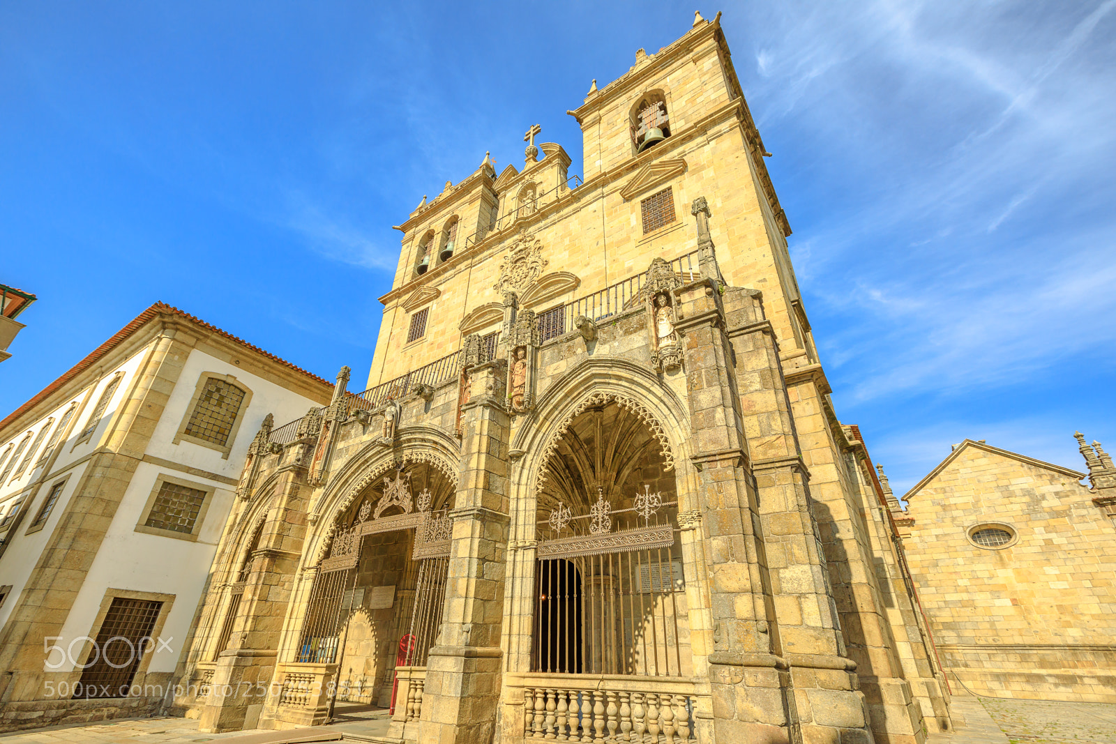 Canon EOS 5D Mark IV sample photo. Braga cathedral facade photography