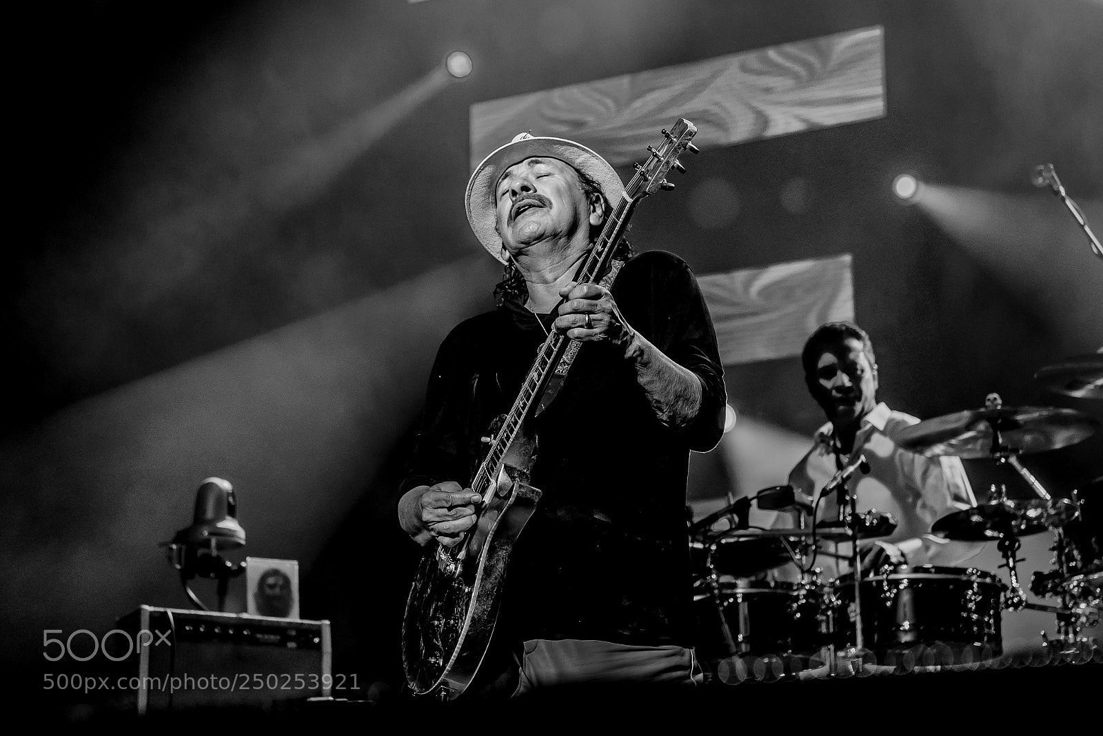 Nikon D610 sample photo. Carlos santana at centre photography