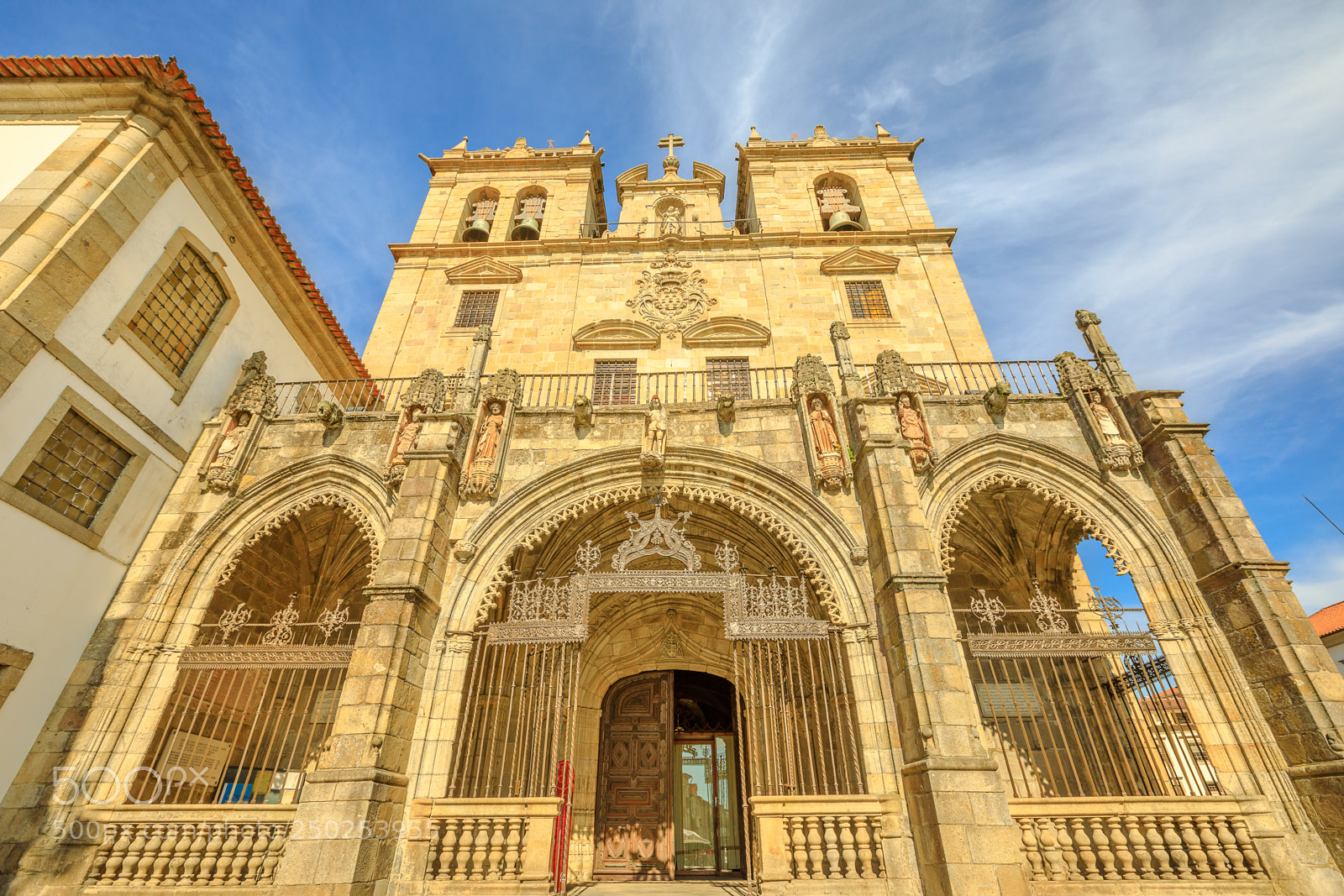 Canon EOS 5D Mark IV sample photo. Braga cathedral facade photography