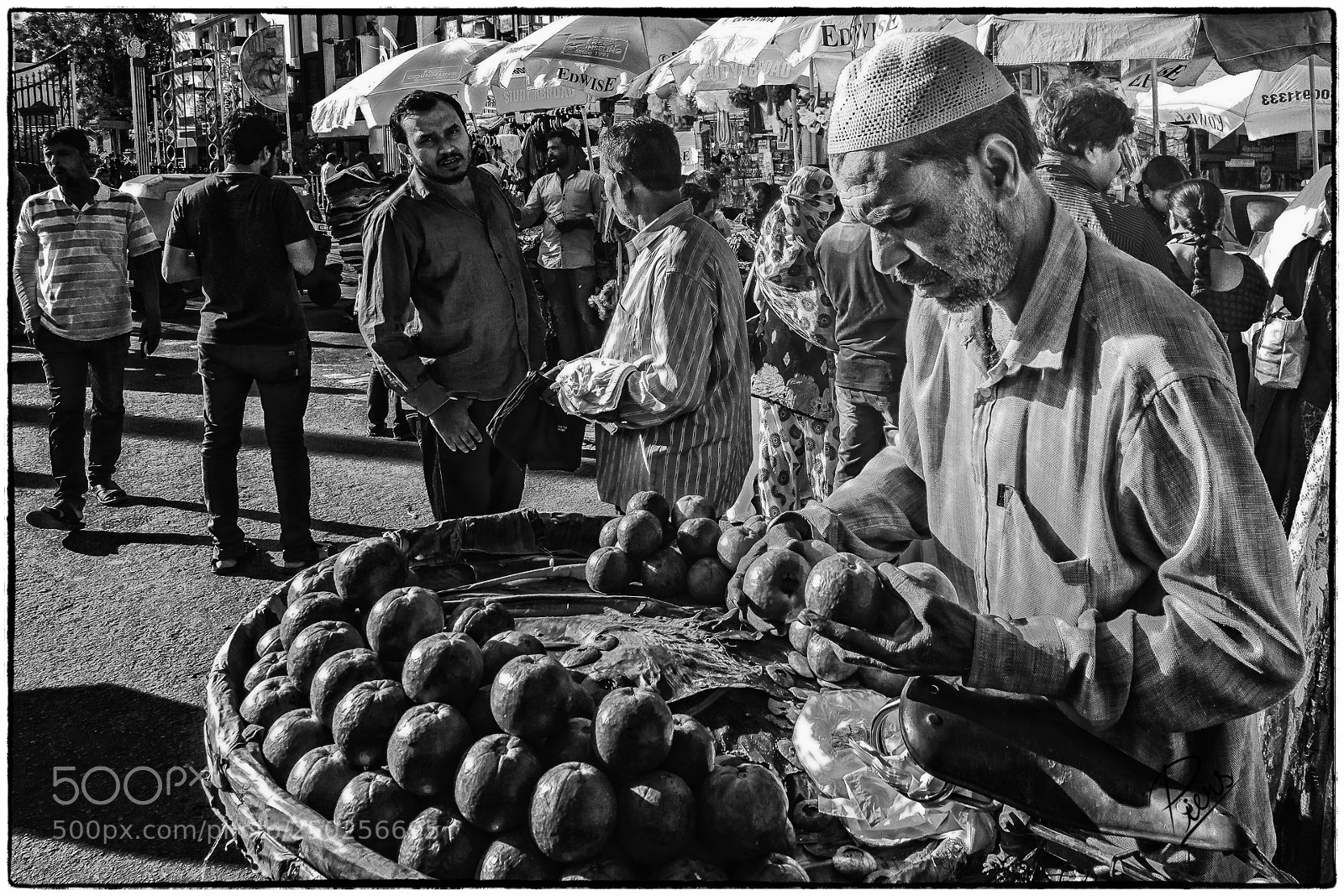 Sony a7 II sample photo. Care for an apple? photography
