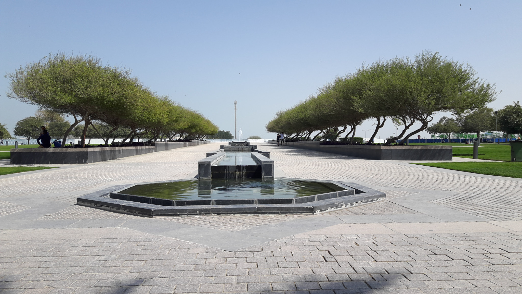 Samsung Galaxy A8 sample photo. The fountain photography