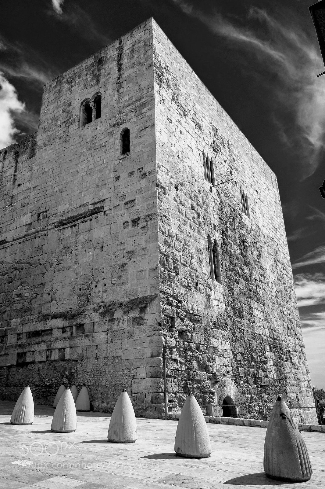 HUAWEI nova plus sample photo. M.g. roman tower tarragona photography
