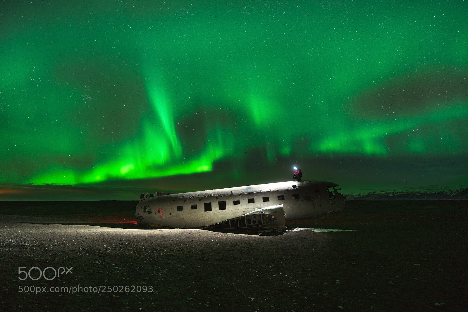 Sony a7R III sample photo. The aurora covered plane photography