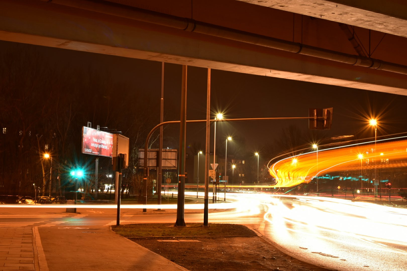 Nikon D3400 + Nikon AF-S DX Nikkor 35mm F1.8G sample photo. Night movements photography