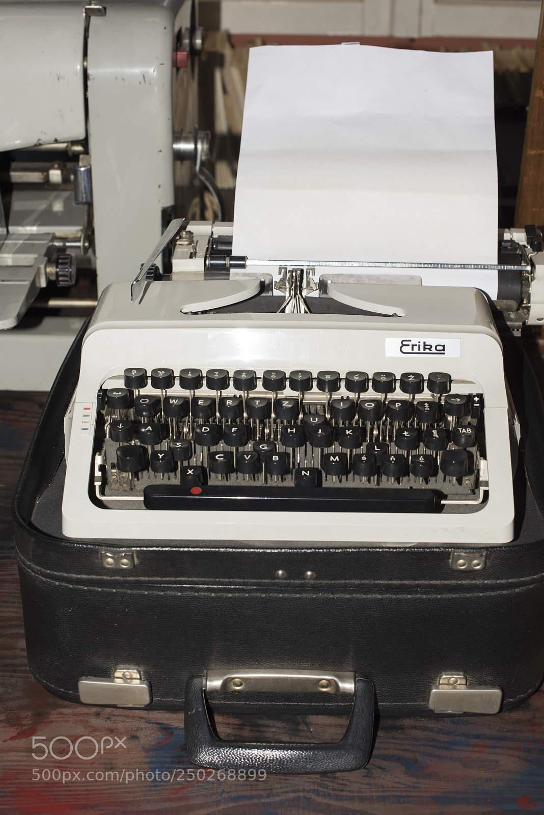 Nikon D810 sample photo. Vintage portable typewriter photography