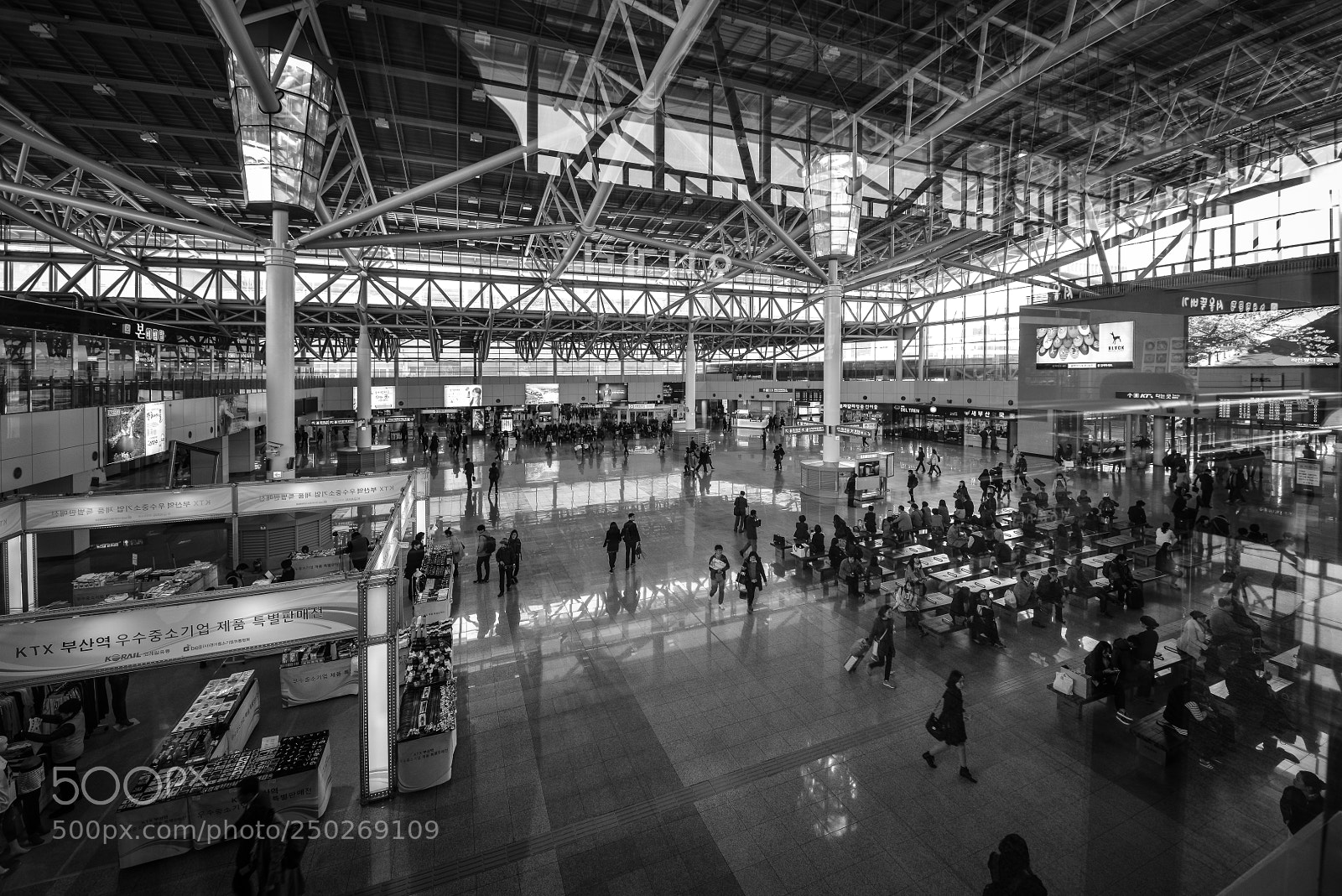 Nikon D800 sample photo. Peoples in busan railway photography