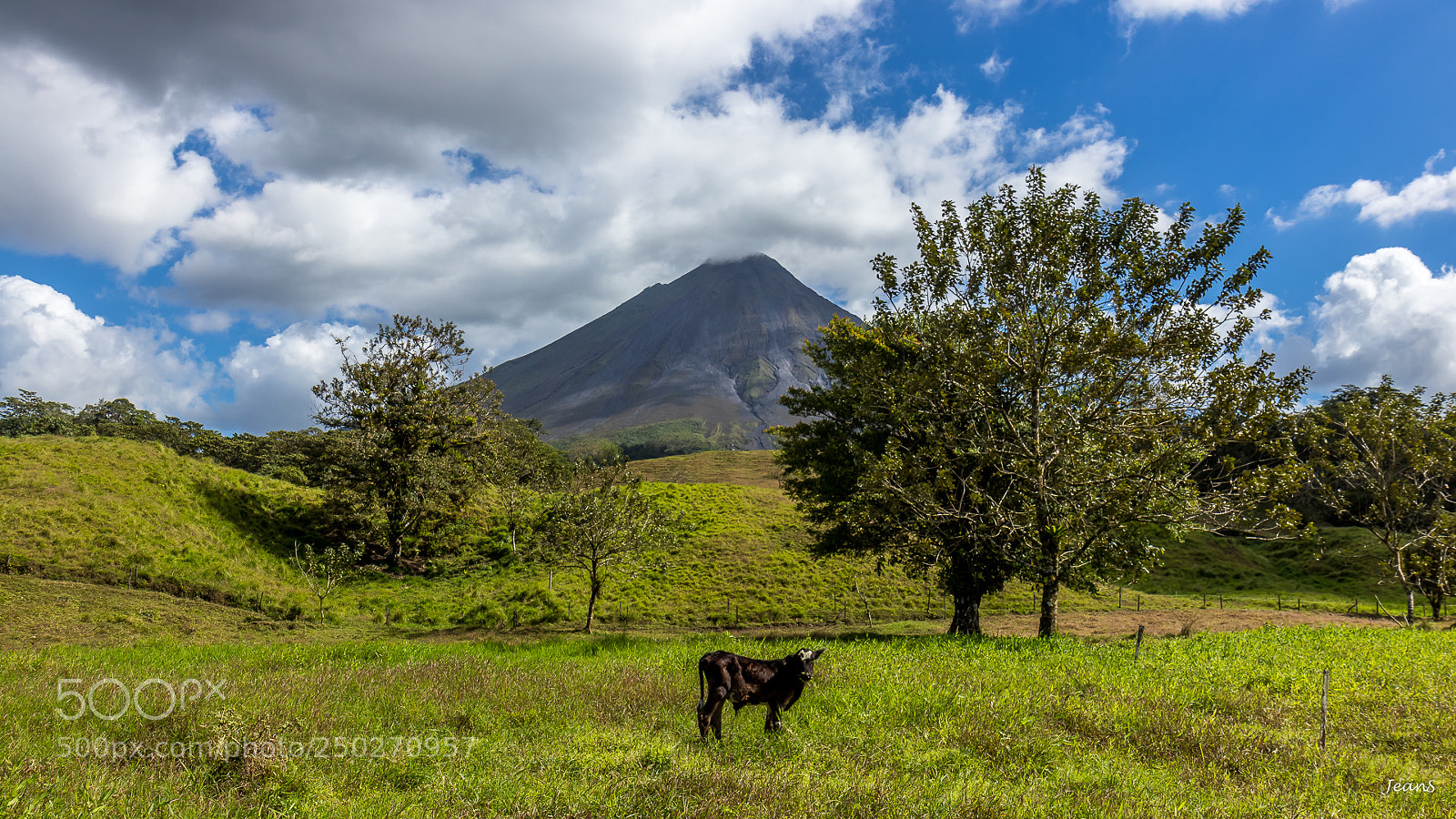 Canon EOS 80D sample photo. Arenal volcano photography
