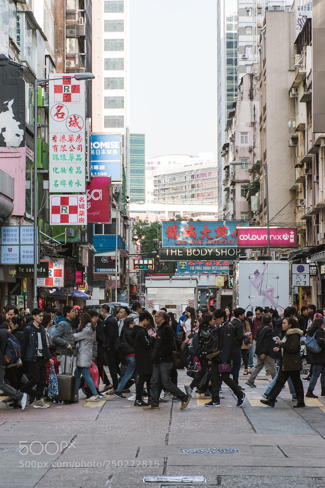Nikon D5600 sample photo. Busy rush hour photography