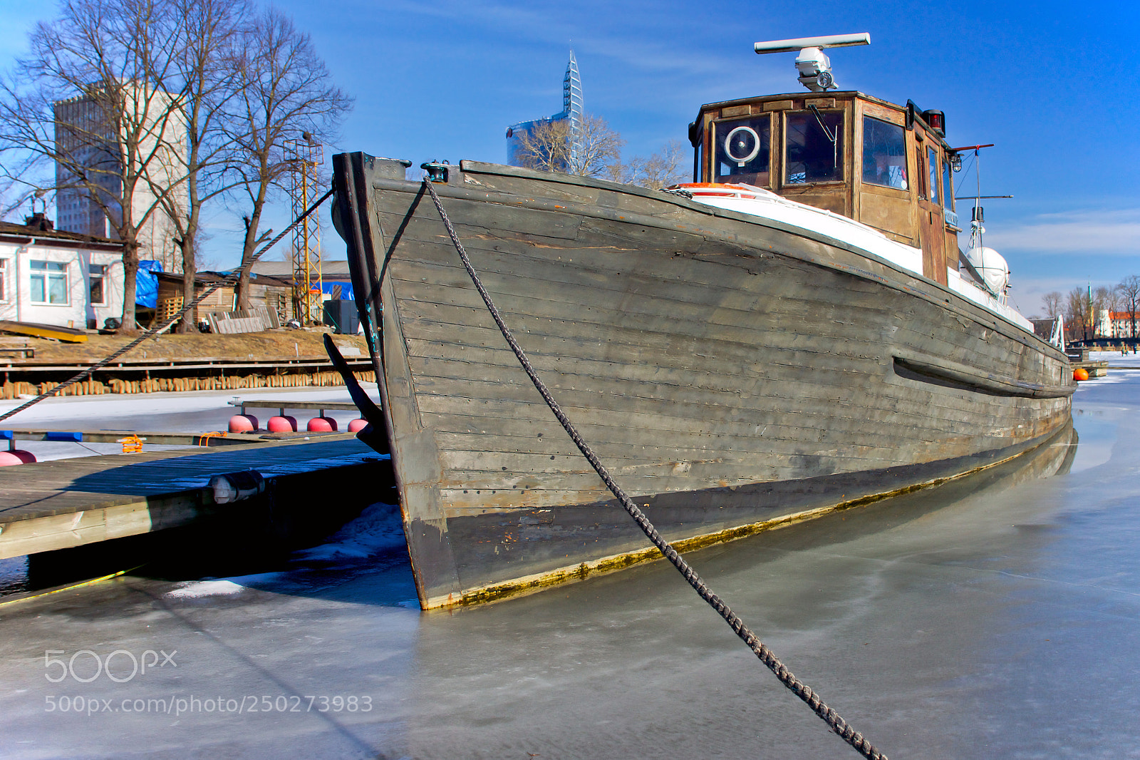 Sony SLT-A77 sample photo. The ship at a photography