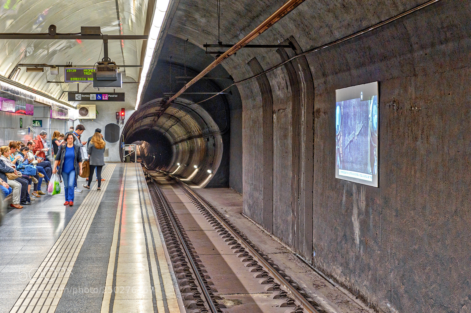 Nikon D4S sample photo. Metro barcelona spain ! photography