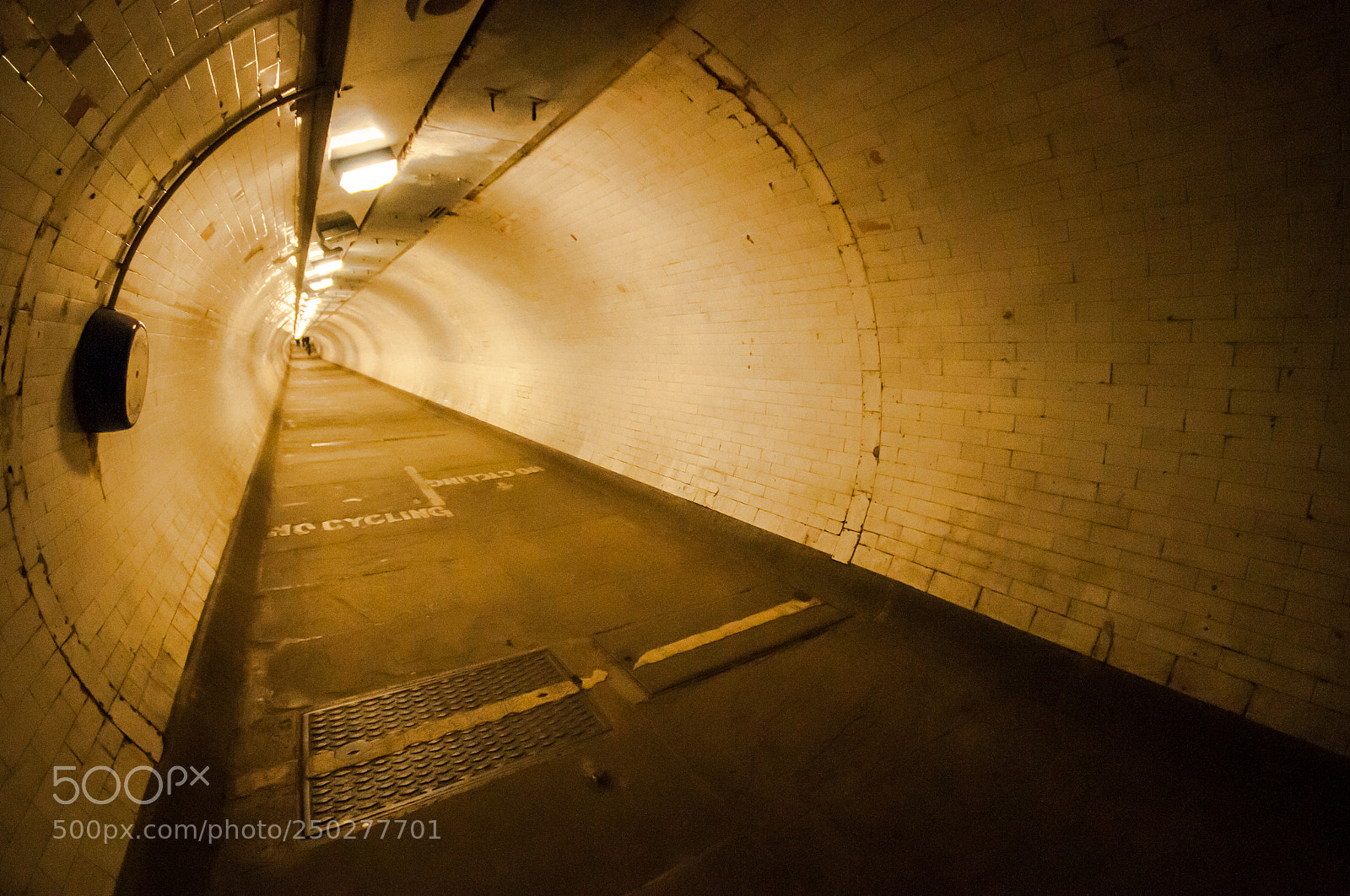 Nikon D300 sample photo. The greenwich foot tunnel photography