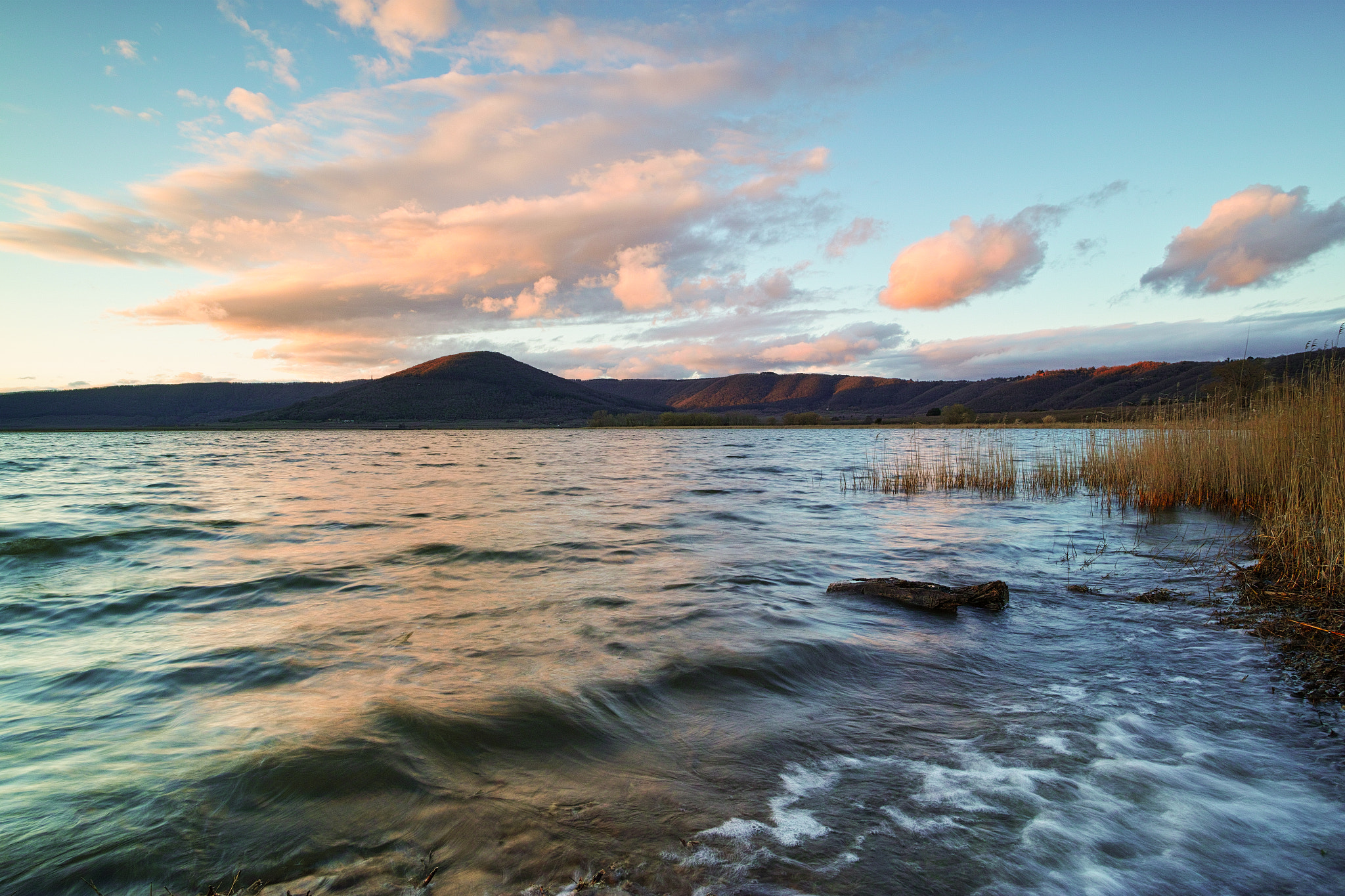 Sigma dp0 Quattro sample photo. "vico lake" photography