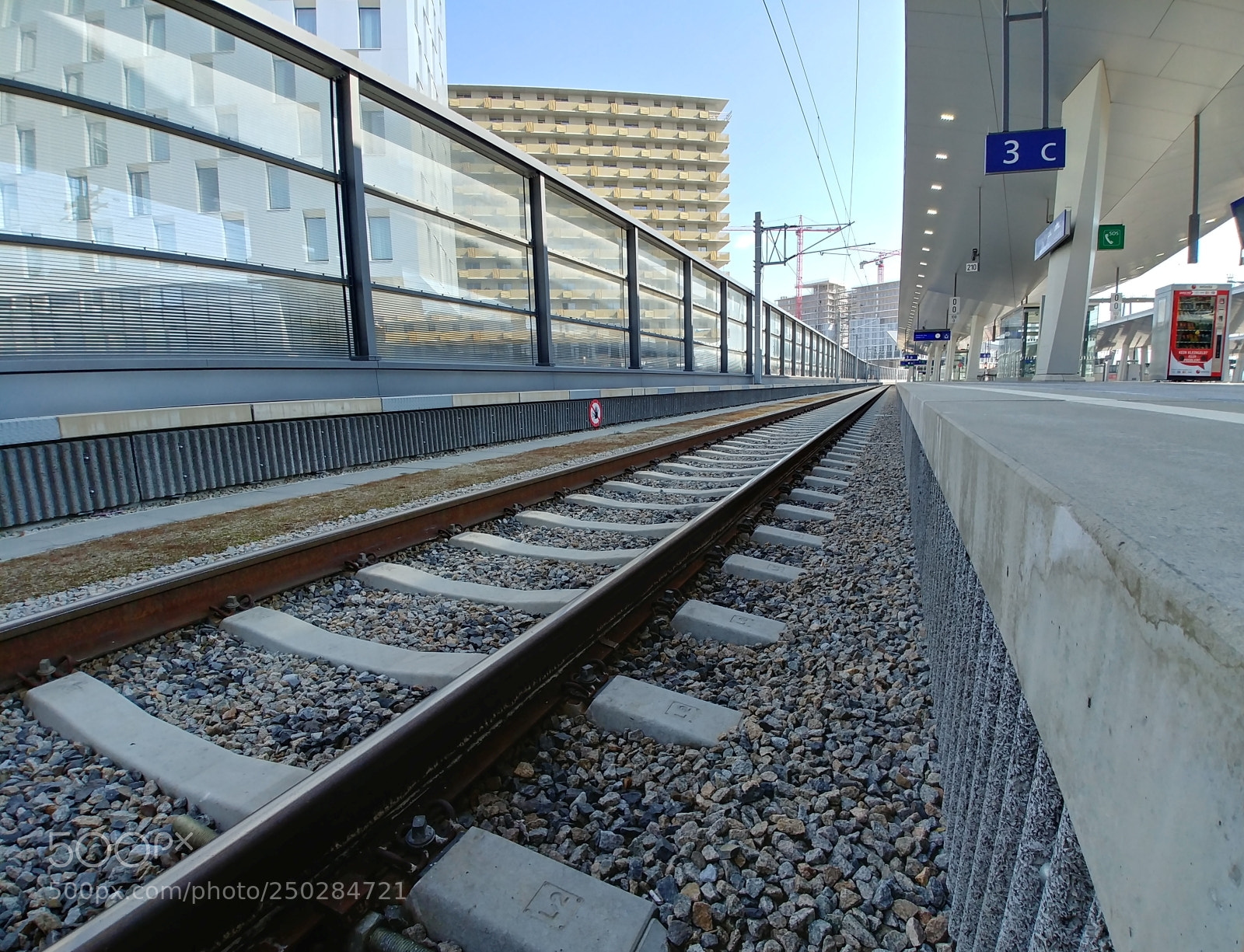 LG G6 sample photo. Hauptbahnhof wien photography