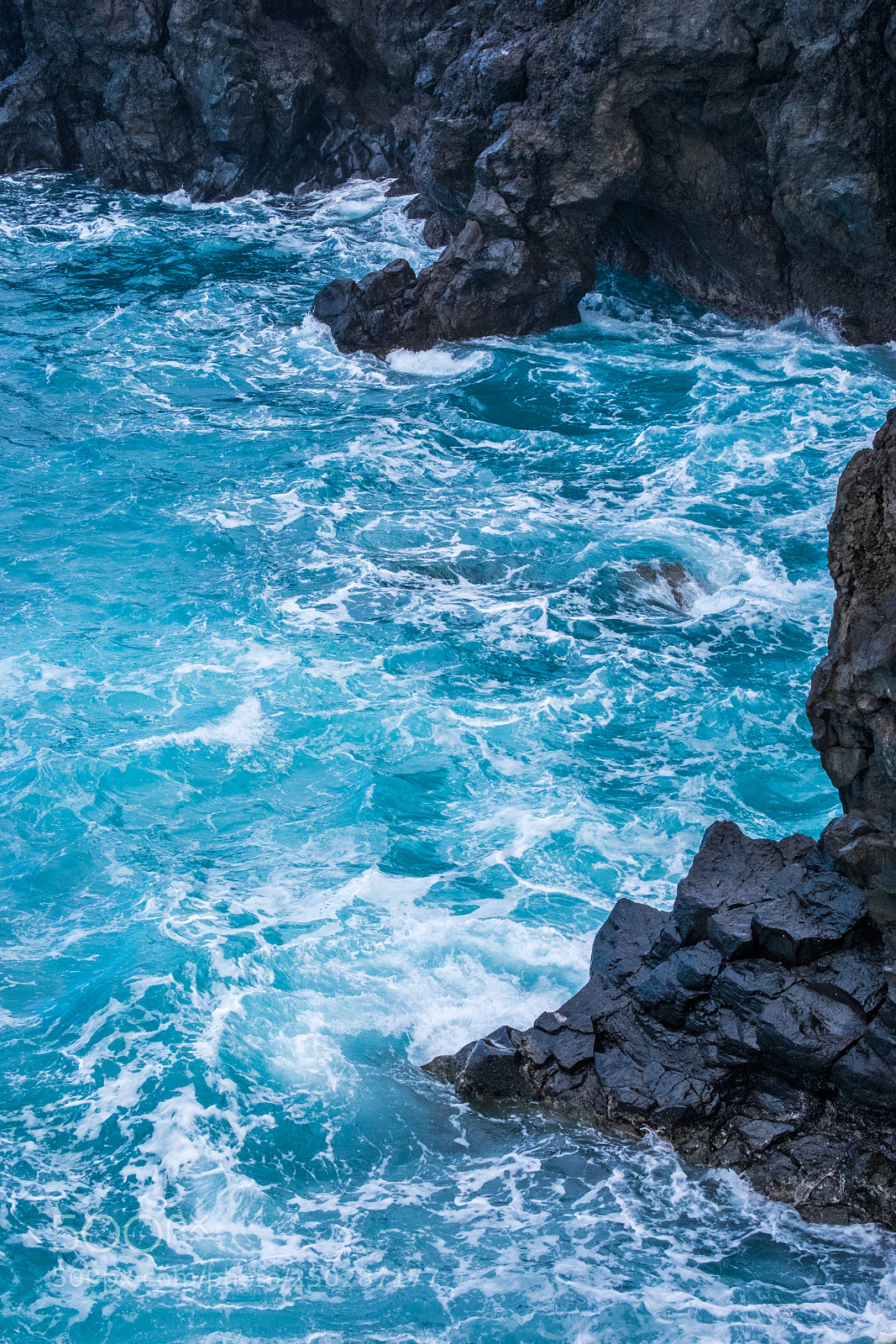 Fujifilm X-T10 sample photo. Wave and cliff photography