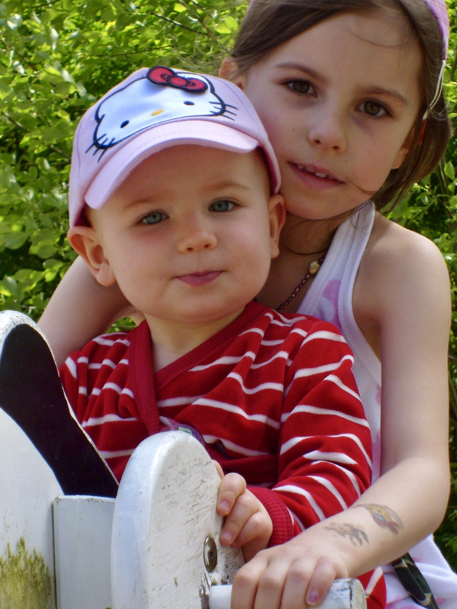 Samsung Digimax S700 / Kenox S700 / Digimax Cyber 730 sample photo. Two of our grandchildren photography