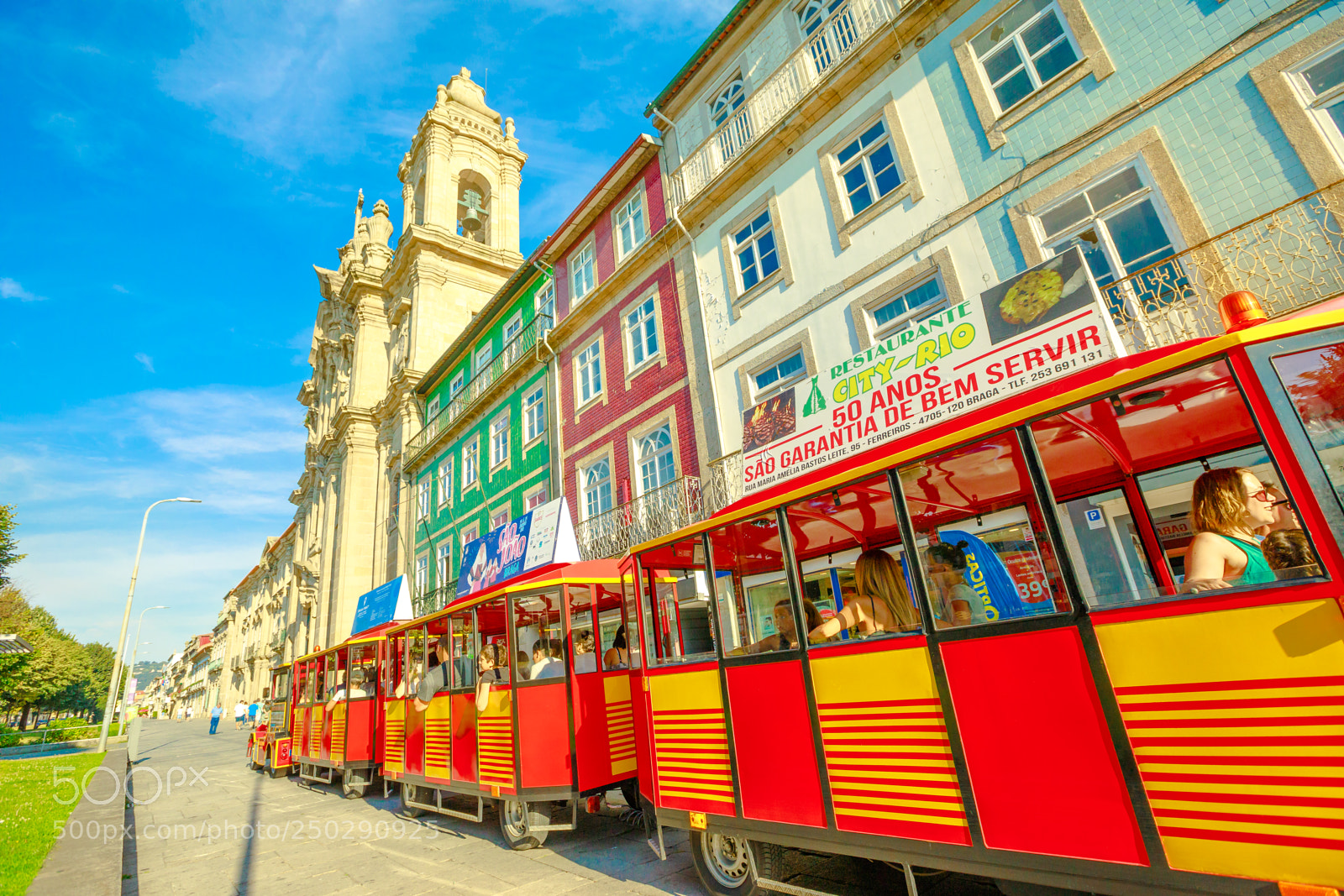 Canon EOS 5D Mark IV sample photo. Tourist train in braga photography