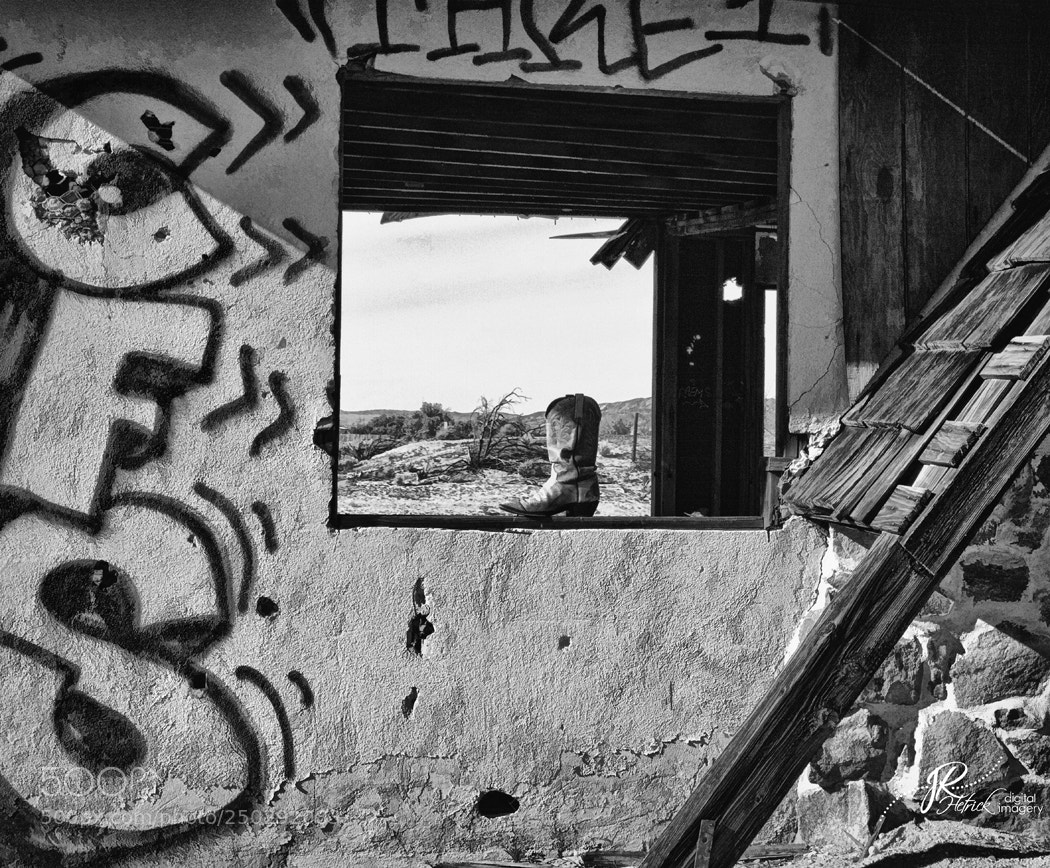 Canon EOS 40D sample photo. Lonesome boot photography