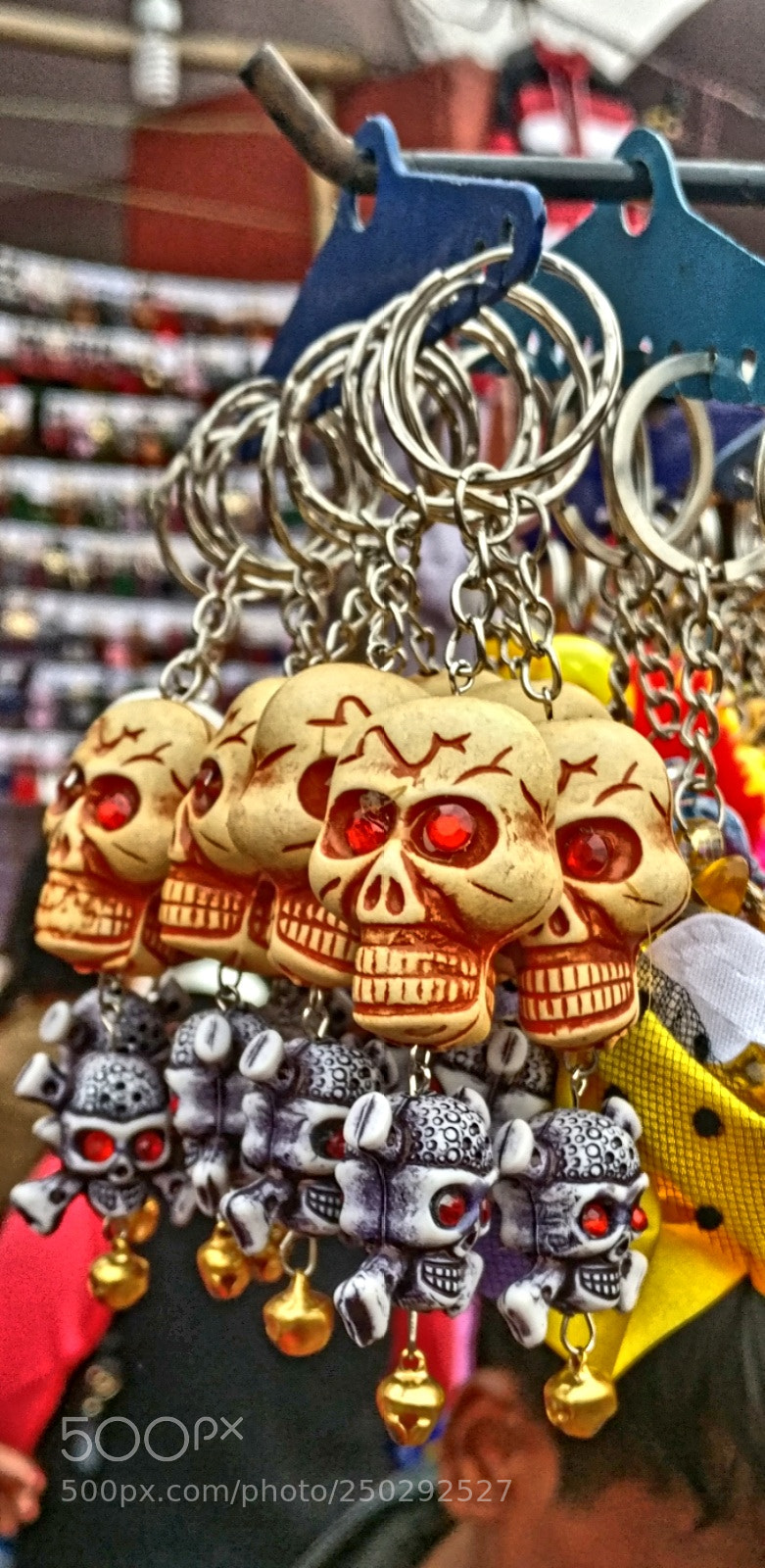 OnePlus A3003 sample photo. Skull key chains photography
