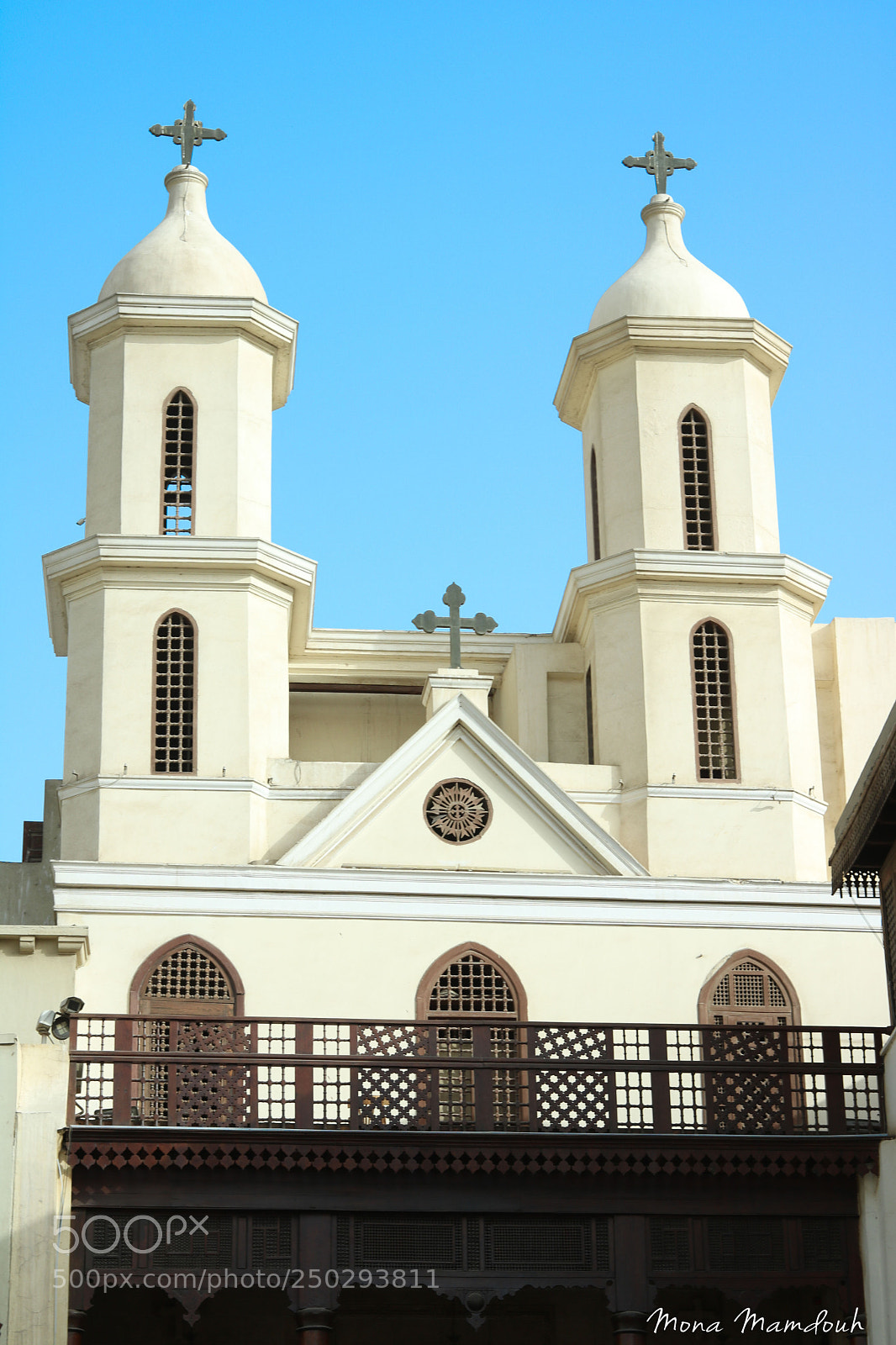Canon EOS 750D (EOS Rebel T6i / EOS Kiss X8i) sample photo. The hanging church photography