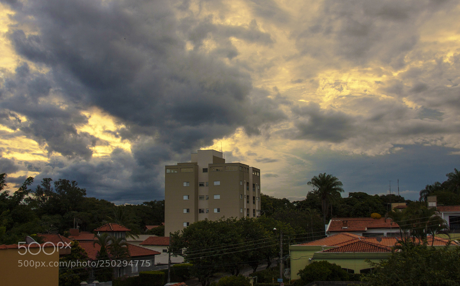 Canon EOS 40D sample photo. The rain is coming photography
